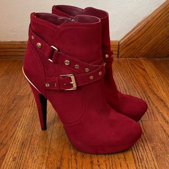 G by Guess Shoes - 8.5 // GBG G by Guess Red Suede Deeka Zipper Stiletto Platform Ankle Boots